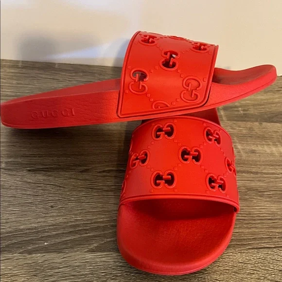 Gucci mens Vibrant Red Rubber Slide Sandals - Picture 3 of 10